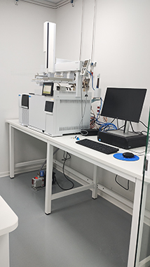 Bancada com Equipamentos Analíticos
