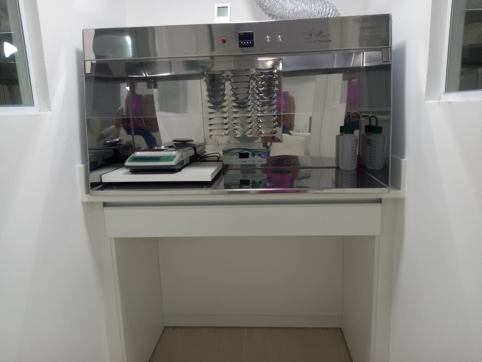 Cabine de exaustão com Balança