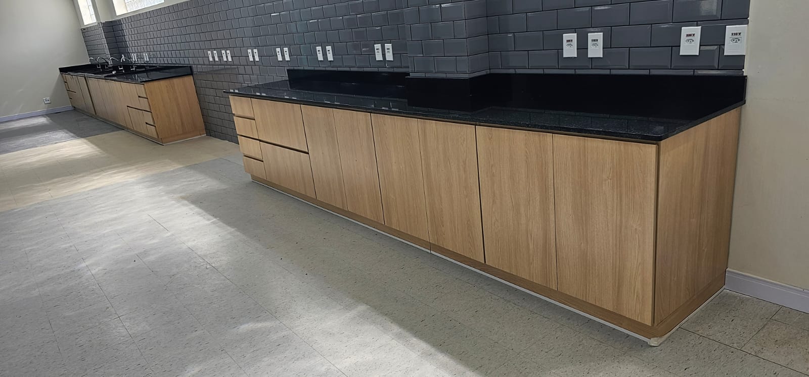 Bancada Linear Hospitalar com Granito