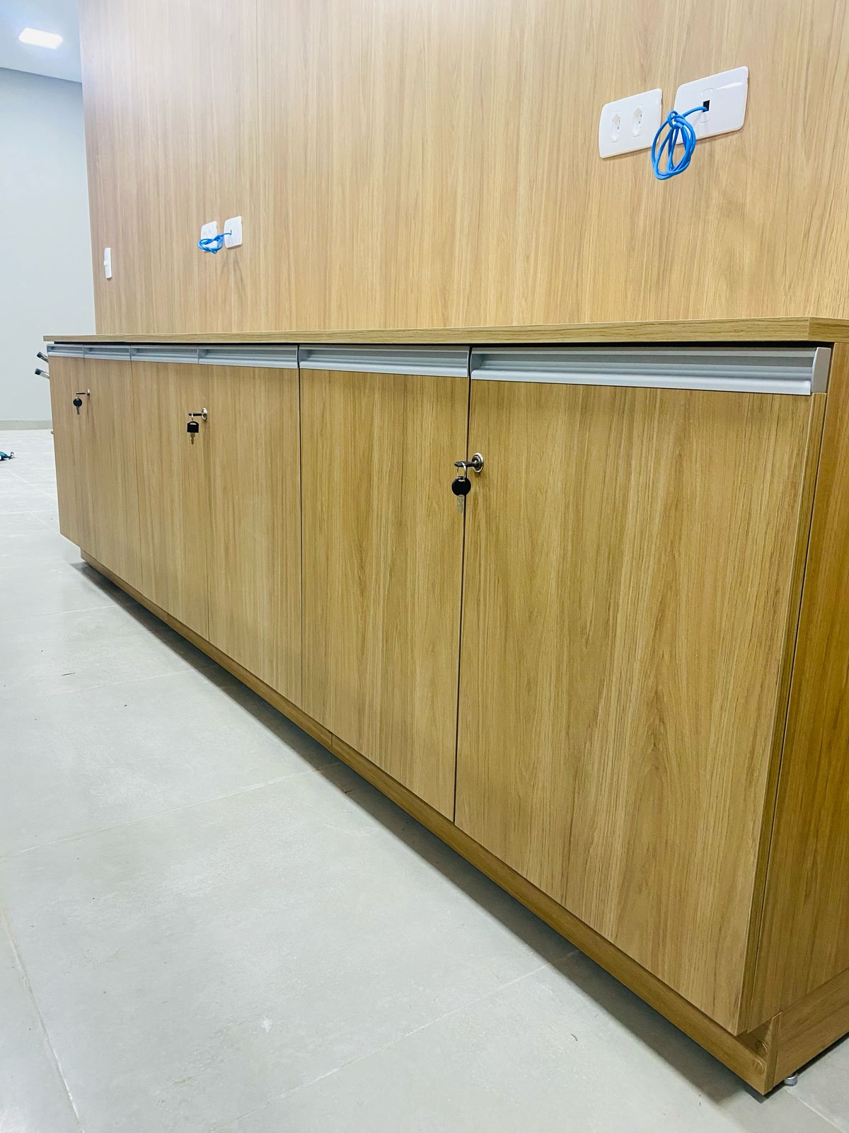 Balcão Linear com Fechaduras