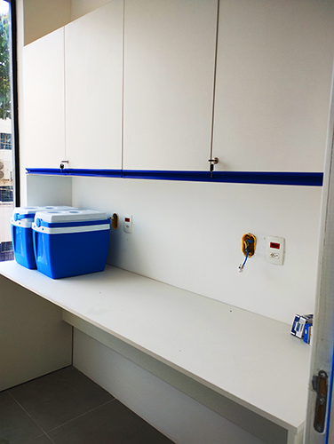 Bancada para Equipamentos com Caixas Térmicas