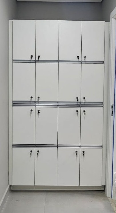 Sistema de Armários Múltiplos com Fechaduras