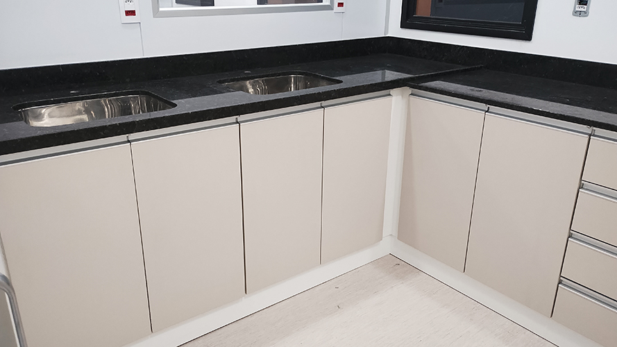 Bancada Branca com Dupla Pia