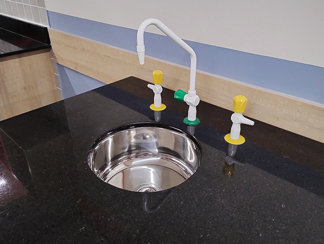 Torneiras Triplas para Laboratório