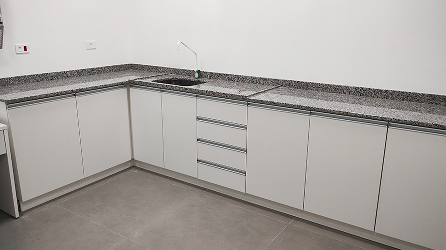 Bancada Branca em L com Granito