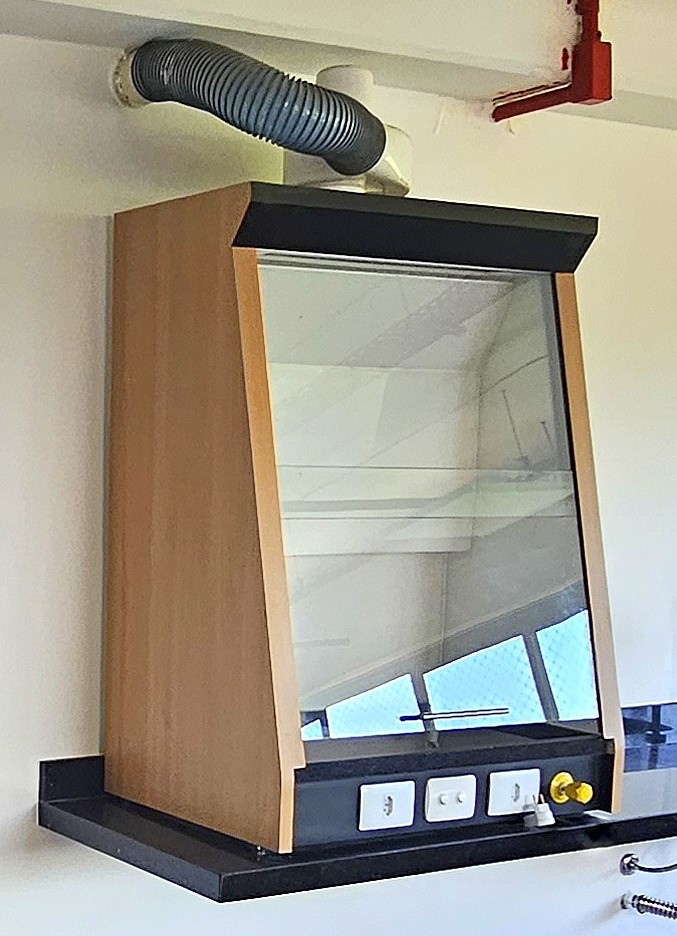 Capela de exaustão laboratorial