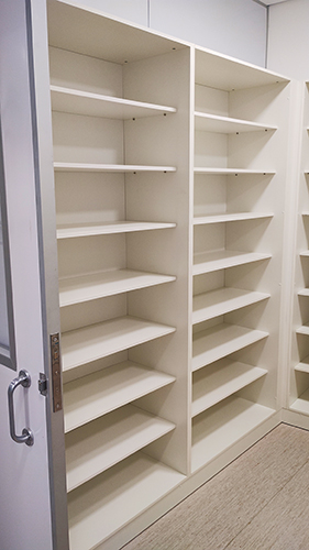 Estante de Amostras com Múltiplas Prateleiras