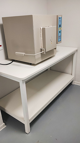 Autoclave em bancada laboratorial