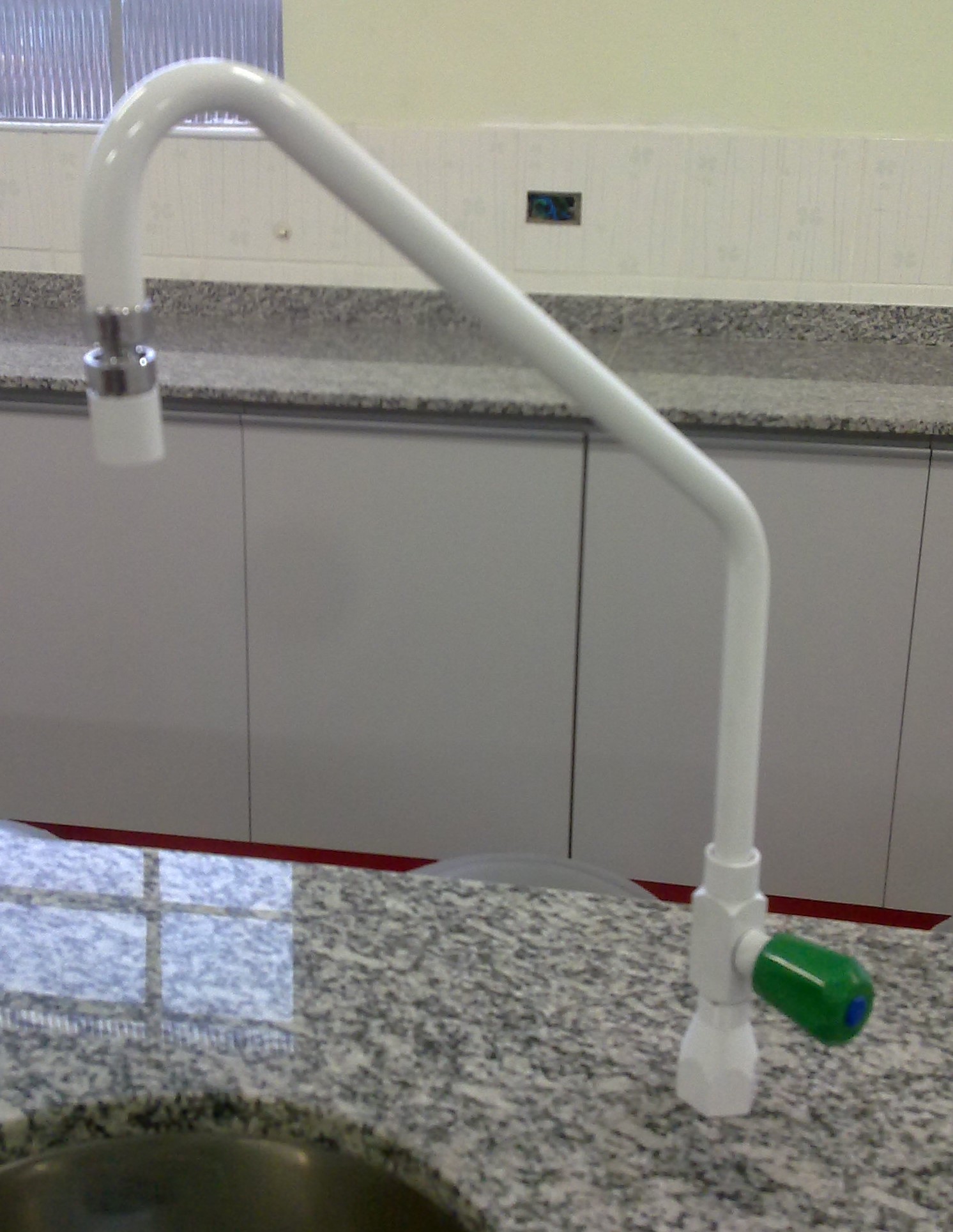 Torneira com pintura epóxi