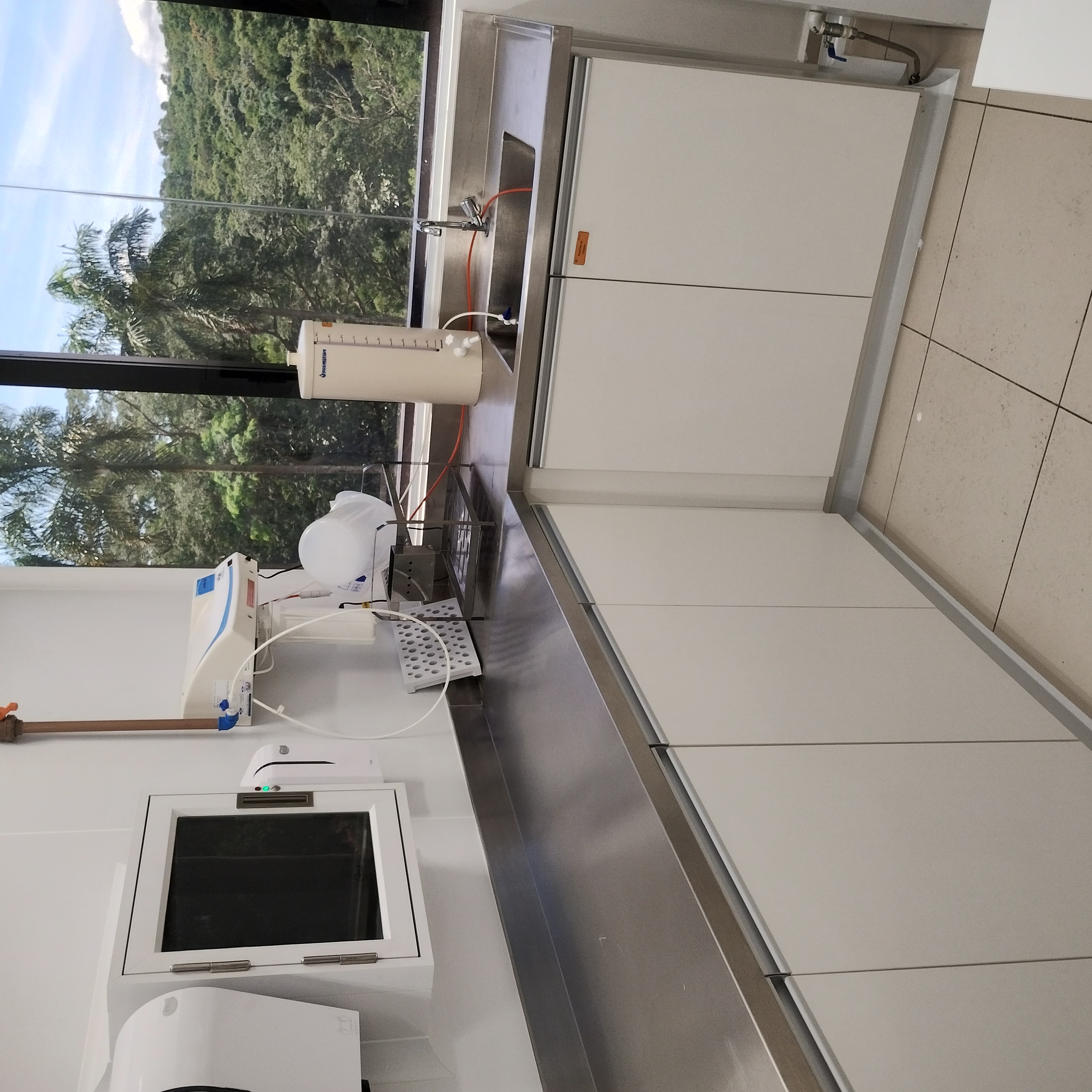 Bancada em L com Equipamentos Integrados