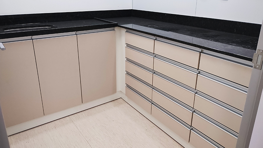 Bancada em L com Sistema de Gavetas