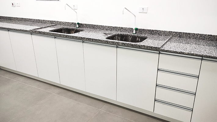 Bancada Linear com Dupla Pia em Aço Inox